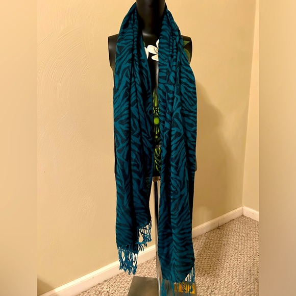 New York & Co. Blue zebra scarf. - Picture 1 of 1